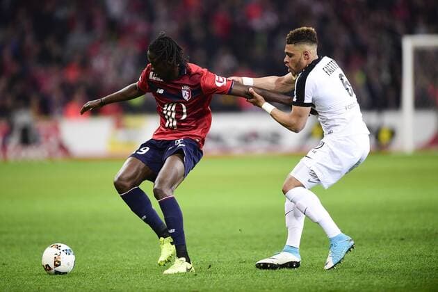Eder (Losc) vs FALETTE Simon (Metz) FOOTBALL : Lille vs fc Metz - L1 - 06 05 2017 JBAutissier Panoramic 