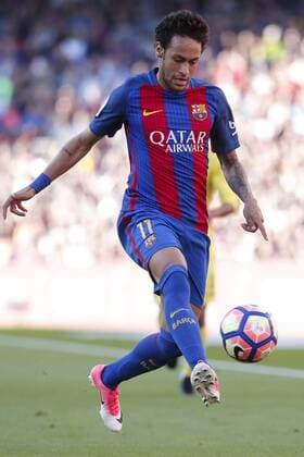 (170507) -- BARCELONA, May 7, 2017 -- Barcelona s Neymar controls the ball during the Spanish first division (La Liga)soccer match between FC Barcelona Barca and Villarreal CF at the Camp Nou Stadium in Barcelona, Spain, May 6, 2017. FC Barcelona won 4-1. ) (wll) (SP)SPAIN-BARCELONA-SOCCER-LA LIGA-FCB VS VIL PauxBarrena 