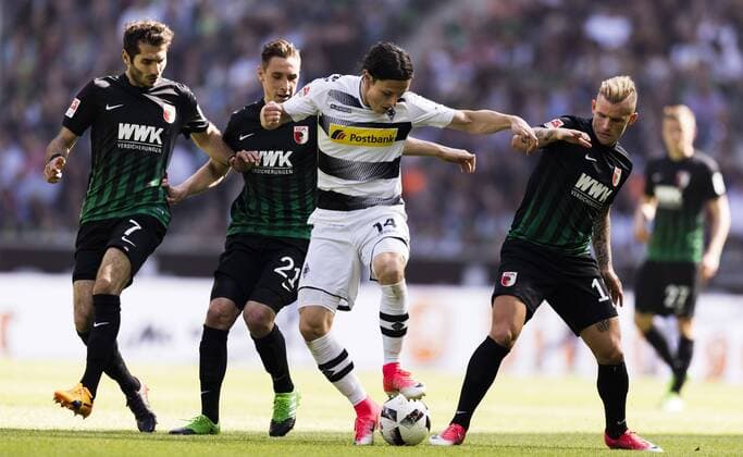 Mönchengladbach, 06.05.2017 Halil Altintop, Dominik Kohr und Jonathan Schmid (A) gegen Nico Schulz (BMG) Borussia Mönchengladbach - FC Augsburg