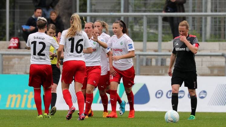 Spielerinnen des 1. FFC Frankfurt jubeln über das Tor zum 1:0, Jubel, Torjubel, Torerfolg, celebrate the goal, goal, celebration, Jubel ueber das Tor, optimistisch, Action, Aktion, Fussball, Allianz Frauen-Bundesliga, 1. FFC Frankfurt - FC Bayern München, xozx