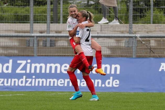 v.li.: Torschützin Jackie Groenen (Frankfurt, 14) und Ana-Maria Crnogorcevic (Frankfurt, 21) jubeln über das Tor zum 2:0, Jubel, Torjubel, Torerfolg, celebrate the goal, goal, celebration, Jubel ueber das Tor, optimistisch, Action, Aktion, Fussball, Allianz Frauen-Bundesliga, 1. FFC Frankfurt - FC Bayern München, xozx