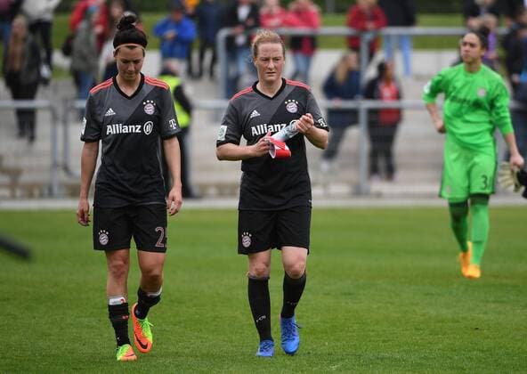07.05.2017, xjhx, Fussball 1.Bundesliga Frauen, 1.FFC Frankfurt - FC Bayern Muenchen, emspor v.l. Viktoria Schnaderbeck (FC Bayern München ), Melanie Behringer (FC Bayern München )enttaeuscht, enttaeuscht schauend, dissapointed Frankfurt am Main