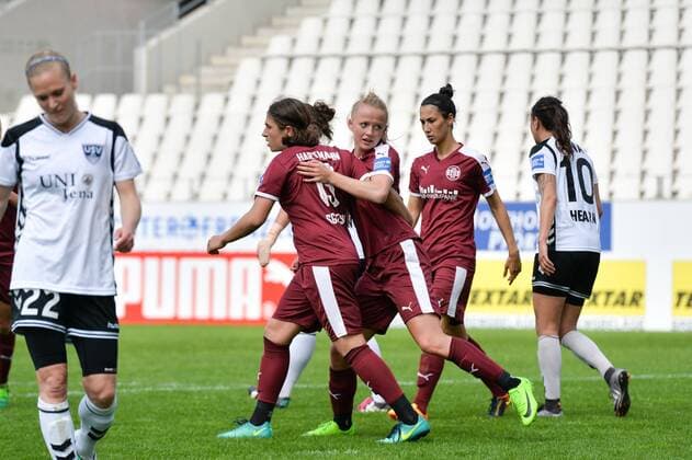 Jubel, Freuen, celebrate, happy, cheer , Goal Celebration SGS Essen zum 1:2, Fussball, Allianz Frauen-Bundesliga, SGS Essen - USV Jena, xmkx