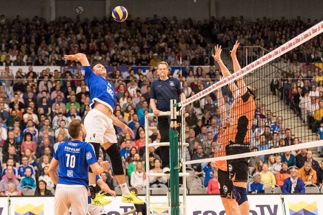 Volleyball Bundesliga: VfB Friedrichshafen - Berlin Recycling Volleys - Spiel 3, 07.05.2017 Andreas TAKVAM (VfB Friedrichshafen, 4); Volleyball Bundesliga: VfB Friedrichshafen - Berlin Recycling Volleys - Spiel 3 am 07.05.2017 in Friedrichshafen, ZF Arena, Deutschland xUSx