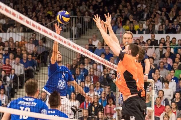 Volleyball Bundesliga: VfB Friedrichshafen - Berlin Recycling Volleys - Spiel 3, 07.05.2017 David SOSSENHEIMER (VfB Friedrichshafen, 5) Volleyball Bundesliga: VfB Friedrichshafen - Berlin Recycling Volleys - Spiel 3 am 07.05.2017 in Friedrichshafen, ZF Arena, Deutschland xUSx