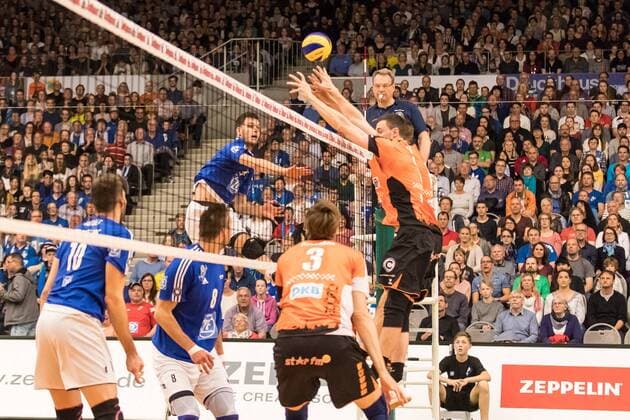 Volleyball Bundesliga: VfB Friedrichshafen - Berlin Recycling Volleys - Spiel 3, 07.05.2017 David SOSSENHEIMER (VfB Friedrichshafen, 5) Volleyball Bundesliga: VfB Friedrichshafen - Berlin Recycling Volleys - Spiel 3 am 07.05.2017 in Friedrichshafen, ZF Arena, Deutschland xUSx