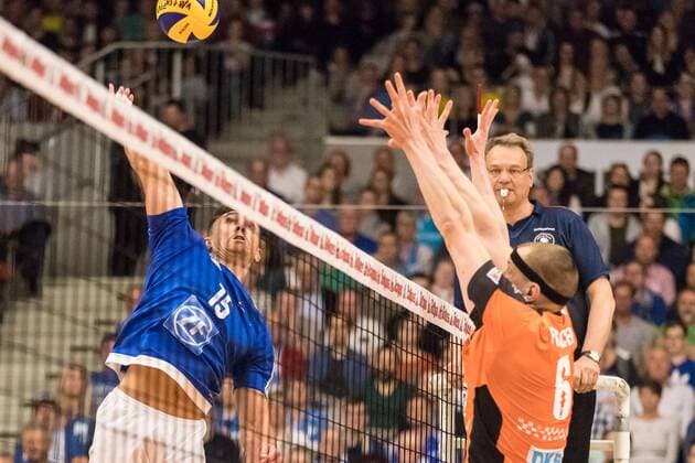 Volleyball Bundesliga: VfB Friedrichshafen - Berlin Recycling Volleys - Spiel 3, 07.05.2017 Armin MUSTEDANOVIC (VfB Friedrichshafen, 15) Volleyball Bundesliga: VfB Friedrichshafen - Berlin Recycling Volleys - Spiel 3 am 07.05.2017 in Friedrichshafen, ZF Arena, Deutschland xUSx