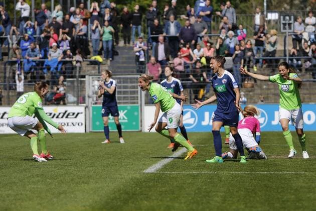 Jubel, Torjubel, Torerfolg, celebrate the goal, goal, celebration, Jubel ueber das Tor, optimistisch, Action, Aktion nach Tor zum 1:2 durch Anna Blässe (Wolfsburg, 9) (m.), Fussball, Allianz Frauen Bundesliga, 1. FFC Turbine Potsdam - VfL Wolfsburg, xtgx