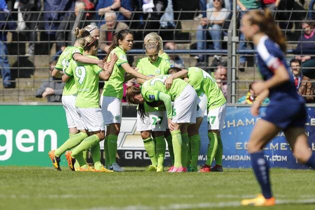 VfL Wolfsburg Jubel, Torjubel, Torerfolg, celebrate the goal, goal, celebration, Jubel ueber das Tor, optimistisch, Action, Aktion nach Tir zum 1:3 durch Tessa Wullaert (Wolfsburg, 10), Fussball, Allianz Frauen Bundesliga, 1. FFC Turbine Potsdam - VfL Wolfsburg, xtgx