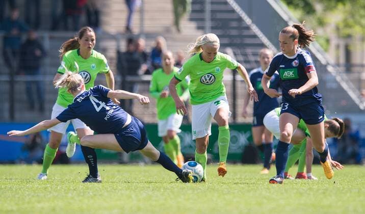 vl: Johanna Elsig (POT), Pernille Harder (VfL), Lia Waelti (POT) Fussball Frauen 1.Bundesliga Saison 2016 2017, 19.Spieltag: 1.FFC Turbine Potsdam - VfL Wolfsburg in Potsdam, Deutschland am 07.05.2017,