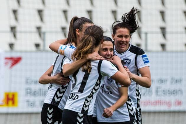 GER, 1.AFBL, SGS Essen vs FF USV Jena 07.05.2017, Stadion Essen, Essen, GER, 1.AFBL, SGS Essen vs FF USV Jena, im Bild picture shows nach 10 Sekunden geht Jena in Führung, Foto © nordphoto Rauch nordphotox xRauch