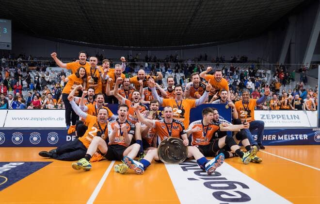 Friedrichshafen, Deutschland, 07.05.2017: Volleyball Bundesliga Saison 2016 2017 Playoff Finale Spiel 3 - VfB Friedrichshafen - Berlin Recycling Volleys. Die BR Volleys sind Deutscher Meister 2017.