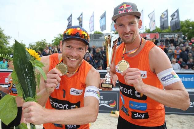 Themen der Woche - Sport Bilder des Tages - SPORT smart super cup Münster; Smart Beach Tour 2017; Brouwer, Meeuwsen +++ copyright: Joern Pollex HOCH ZWEI +++ Münster Germany xJoernxPollex HOCHxZWEIx
