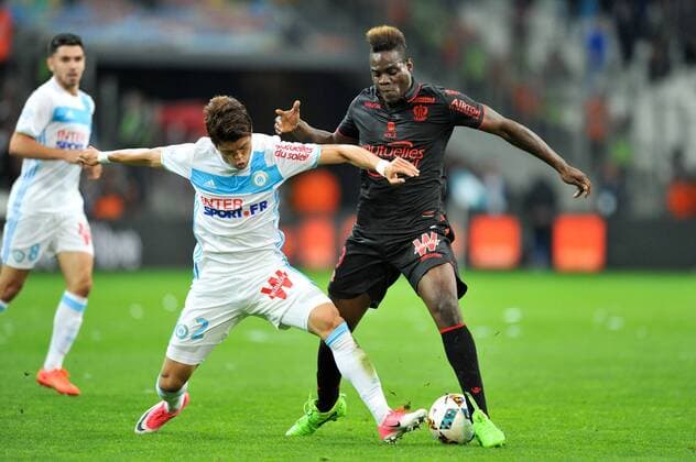 09 Mario BALOTELLI (nice) - 02 HIROKI SAKAI (om) FOOTBALL : Marseille vs Nice - Ligue 1 - 07 05 2017 FEP Panoramic 