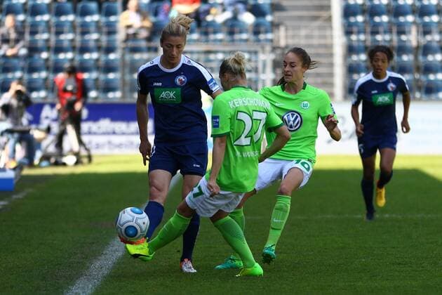 Fussball, Frauen, 1. Bundesliga, Saison 2016 17, 19. Spieltag, 1. FFC Turbine Potsdam - VfL Wolfsburg, Bianca Schmidt (Nr. 20, 1. FFC Turbine Potsdam), Isabel Kerschowski (Nr. 27, VfL Wolfsburg), Tessa Wullaert (Nr. 10, VfL Wolfsburg), 07.05.17, Copyright: xMichaelxHundtx xMatthiasxKochx