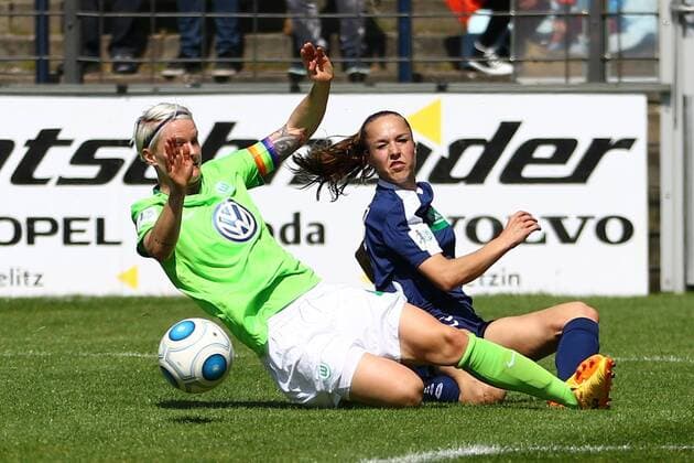 Fussball, Frauen, 1. Bundesliga, Saison 2016 17, 19. Spieltag, 1. FFC Turbine Potsdam - VfL Wolfsburg, Nilla Fischer (Nr. 4, VfL Wolfsburg), Lia Wälti (Nr. 13, 1. FFC Turbine Potsdam), 07.05.17, Copyright: xMichaelxHundtx xMatthiasxKochx