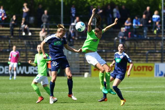 Fussball, Frauen, 1. Bundesliga, Saison 2016 17, 19. Spieltag, 1. FFC Turbine Potsdam - VfL Wolfsburg, Bianca Schmidt (Nr. 20, 1. FFC Turbine Potsdam), Tessa Wullaert (Nr. 10, VfL Wolfsburg), 07.05.17, Copyright: xMichaelxHundtx xMatthiasxKochx