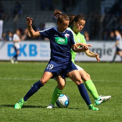 Fussball, Frauen, 1. Bundesliga, Saison 2016 17, 19. Spieltag, 1. FFC Turbine Potsdam - VfL Wolfsburg, Felicitas Rauch (Nr. 19, 1. FFC Turbine Potsdam), Sara Björk Gunnarsdottir (Nr. 7, VfL Wolfsburg) 07.05.17, Copyright: xMichaelxHundtx xMatthiasxKochx