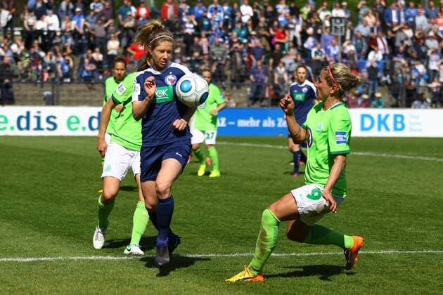 Fussball, Frauen, 1. Bundesliga, Saison 2016 17, 19. Spieltag, 1. FFC Turbine Potsdam - VfL Wolfsburg, Elise Kellond-Knight (Nr. 6, 1. FFC Turbine Potsdam), Anna Blässe (Nr. 9, VfL Wolfsburg), 07.05.17, Copyright: xMichaelxHundtx xMatthiasxKochx