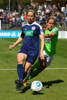Fussball, Frauen, 1. Bundesliga, Saison 2016 17, 19. Spieltag, 1. FFC Turbine Potsdam - VfL Wolfsburg, Elise Kellond-Knight (Nr. 6, 1. FFC Turbine Potsdam), Anna Blässe (Nr. 9, VfL Wolfsburg), 07.05.17, Copyright: xMichaelxHundtx xMatthiasxKochx