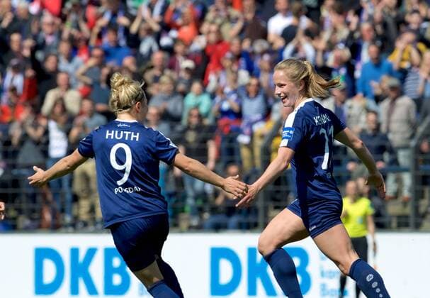 Fussball Frauen 1.Bundesliga 07.05.2017 Potsdam Karl Liebknecht Stadion 1 FFC Turbine Potsdam geg VfL Wolfsburg 1 : 3 Torjubel nach 1 : 1 durch Tabes KEMME 21 Turbone vlnr Svenja HUTH 9 Turbine Tabea KEMME 21 Turbine