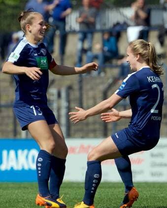 Fussball Frauen 1.Bundesliga 07.05.2017 Potsdam Karl Liebknecht Stadion 1 FFC Turbine Potsdam geg VfL Wolfsburg 1 : 3 Torjubel nach 1 : 1 durch Tabes KEMME 21 Turbine vlnr Lia WÄLTI ( WAELTI ) 13 Turbine Tabea KEMME 21 Turbine