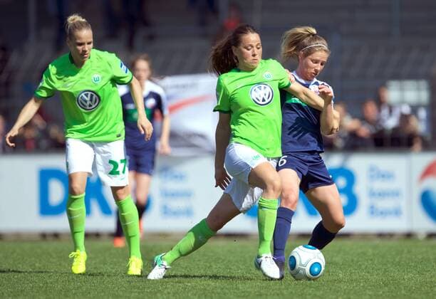 Fussball Frauen 1.Bundesliga 07.05.2017 Potsdam Karl Liebknecht Stadion 1 FFC Turbine Potsdam geg VfL Wolfsburg 1 : 3 vlnr Isabel KERSCHOWSKI 27 Vfl Sara BJOERK GUNNARSDOTTIR 7 Vfl Elise KELLOND KNIGHT 6 Turbine