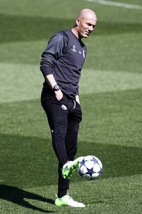 Real Madrid s coach Zinedine Zidane during training session. May 9,2017.  (2017050939)