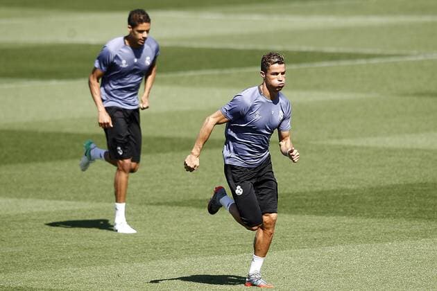 Real Madrid s Cristiano Ronaldo (r) and Raphael Varane during training session. May 9,2017.  (2017050925)
