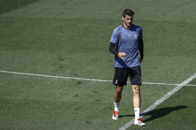 Real Madrid s player Alvaro Morata attends the team s training session in Madrid, Spain, on 09 May 2017. Real Madrid will face Atletico de Madrid in the Champions League semi finals on 10 May 2017. Real Madrid training session !ACHTUNG: NUR REDAKTIONELLE NUTZUNG!  Copyright: xEmilioxNaranjox 20170509-636299299876042189
