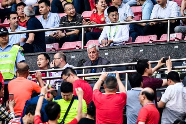 Head coach of Chinese national men s football team Marcello Lippi watches a Group G match between China s Guangzhou Evergrande F.C. and South Korea s Suwon Samsung Bluewings during the 2017 AFC Champions League in Guangzhou city, south China s Guangdong province, 9 May 2017. Local Caption Guangzhou Evergrande competes against Suwon Samsung Bluewings at 2017 AFC Champions League  20170509_30840