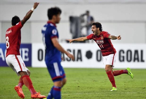 Brazilian football player Ricardo Goulart of China s Guangzhou Evergrande F.C., right, celebrates after scoring a goal against South Korea s Suwon Samsung Bluewings in a Group G during the 2017 AFC Champions League in Guangzhou city, south China s Guangdong province, 9 May 2017. Local Caption Guangzhou Evergrande competes against Suwon Samsung Bluewings at 2017 AFC Champions League  20170509_82708