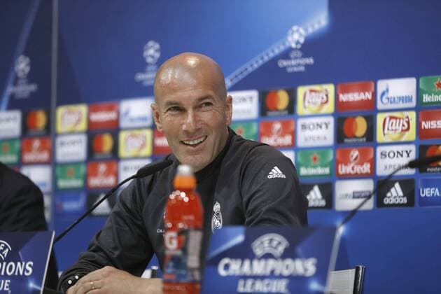 Real Madrid s coach, Zinedine Zidane, offers a press conference PK Pressekonferenz after the team s training session in Madrid, Spain, on 09 May 2017. Real Madrid will face Atletico de Madrid in the Champions League semi finals on 10 May 2017. Real Madrid training session !ACHTUNG: NUR REDAKTIONELLE NUTZUNG!  Copyright: xEmilioxNaranjox 20170509-636299362495914660