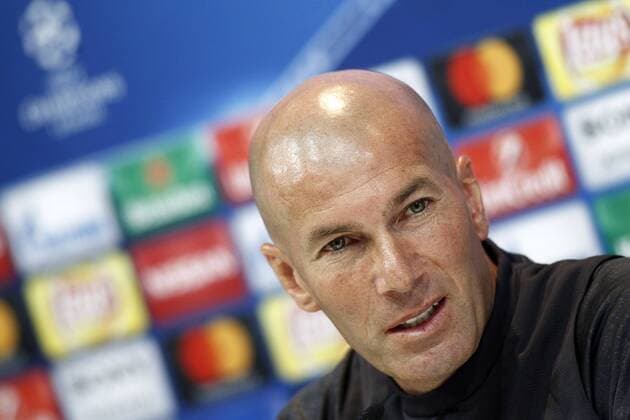 Real Madrid s coach Zinedine Zidane in press conference PK Pressekonferenz after training session. May 9,2017.  (20170509122)