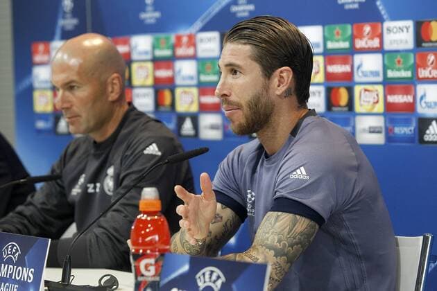Real Madrid s coach Zinedine Zidane (l) and Sergio Ramos in press conference PK Pressekonferenz after training session. May 9,2017.  (2017050997)