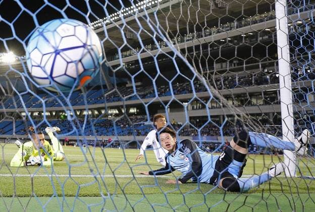 Soccer: Kawasaki hammer Eastern to reach last 16 of ACL Midfielder Tatsuya Hasegawa (R) of Japan s Kawasaki Frontale scores a goal during the second half of an Asian Champions League Group G match against Hong Kong s Eastern SC in Kawasaki, south of Tokyo, on May 9, 2017. Kawasaki won 4-0 to book their spot in the knockout phase of the ACL. 