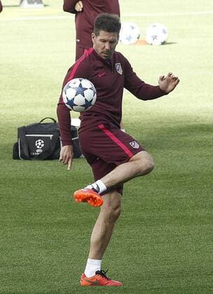 Atletico de Madrid s coach Diego Pablo Cholo Simeone during training session. May 9,2017.  (20170509190)