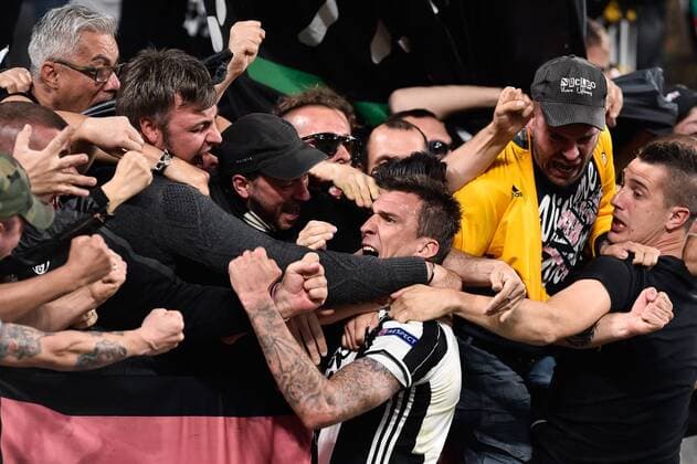 Mario Mandzukic of Juventus celebrates with his supporters scoring first goal during the UEFA Champions League Semi-Final game 2 match between Juventus and Monaco at the Juventus Stadium, Turin, Italy on 9 May 2017. Copyright: xGiuseppexMaffiax 15320041