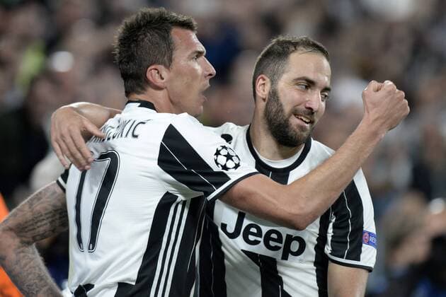 Esultanza gol Mario Mandzukic Juventus Goal celebration with Gonzalo Higuain Torino 09-05-2017 Juventus Stadium Football Calcio Champions League 2016 2017 semifinal Juventus - Monaco . Foto Filippo Alfero Insidefoto filippoxalfero