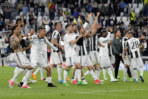 Esultanza giocatori Juventus a fine partita. Juventus Players celebrate at the end of the match Torino 09-05-2017 Juventus Stadium Football Calcio Champions League 2016 2017 semifinal Juventus - Monaco . Foto Filippo Alfero Insidefoto filippoxalfero