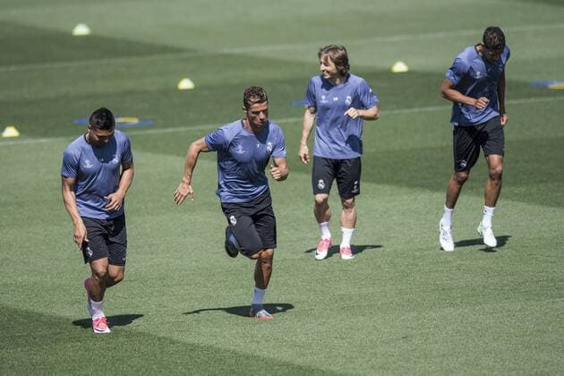 Fußball, CL, Real Madrid Training Entrenamiento del Real Madrid en Valdebebas. En la imagen, Casemiro y Cristiano Ronaldo. Real Madrid training sesion. In this picture, Casemiro and Cristiano Ronaldo. xJUANxAGUADOx 