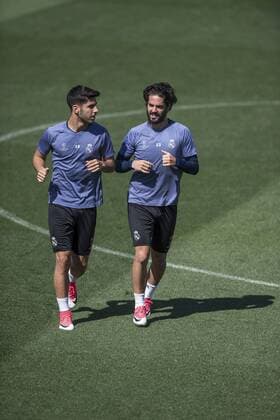 Fußball, CL, Real Madrid Training Entrenamiento del Real Madrid en Valdebebas. En la imagen, Asensio e Isco. Real Madrid practice at Valdebebas. In this picture, Asensio and Isco.. xJUANxAGUADOx 