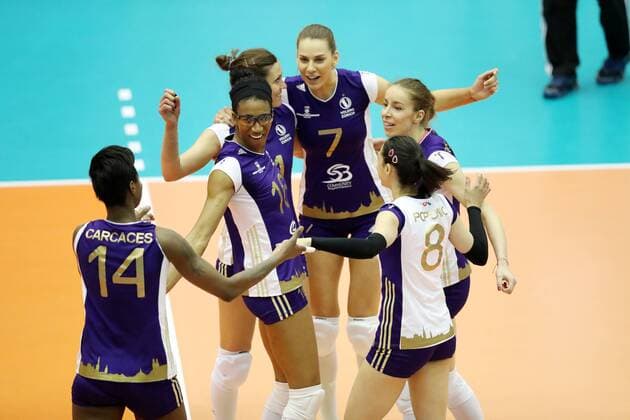 Volleyball, Damen, Klub WM, Volero Zürich - Eczacibasi Istanbul Volero Zurich team group Mannschaftsbild Totale MAY 9, 2017 - Volleyball : 2017 FIVB Volleyball Women s Club World Championship WM Weltmeisterschaft match between Volero Zurich 3-0 Eczacibasi Istanbul in Kobe, Japan. Noxthirdxpartyxsales  (iwpa014574)