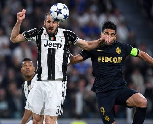 Fußball, CL, Juventus Turin - AS Monaco (170510) -- TURIN, May 10, 2017 -- Giorgio Chiellini(L) of Juventus vies with Radamel Falcao of Monaco during the UEFA Champions League semifinal second leg match between Juventus and Monaco in Turin, Italy, on May 9, 2017. Juventus won 2-1 and advanced to the final with 4-1 on aggregate. )(wll) (SP)ITALY-TURIN-SOCCER-UCL-JUVENTUS VS MONACO AlbertoxLingria 