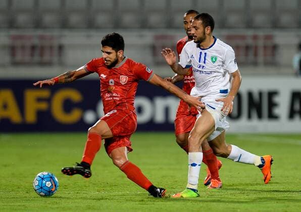 (170510) -- DOHA, May 10, 2017 -- Luiz Junior(L) of Lekhwiya breaks through during the AFC Asian Champions League Group B match between Qatar s Lekhwiya SC and Saudi Arabia s Al Fateh FC at the Abdullah Bin Khalifa Stadium in Doha, capital of Qatar, on May 9, 2017. Lekhwiya won 4-1. ) (SP)QATAR-DOHA-SOCCER-AFC-CHAMPIONS LEAGUE-GOURP B-LEKHWIYA SC VS AL FATEH FC Nikku 