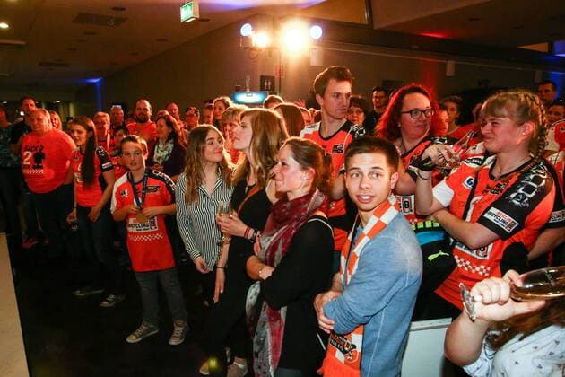 Volleyball, Herren, Saison 2016 17, 1. Bundesliga, Saisonabschlußfeier BR Volleys, rund 400 Fans waren zum Saisonabschluß in den VIP-Bereich der Max-Schmeling-Halle gekommen, 09.05.17, Copyright: xMichaelxHundtx xMatthiasxKochx