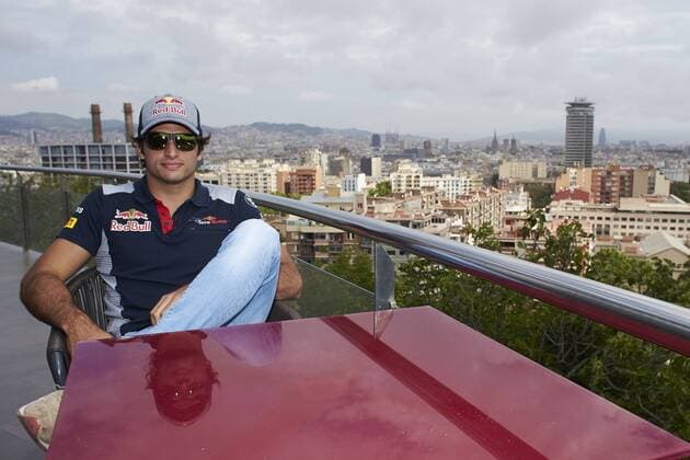 Toro Rosso s Spanish driver Carlos Sainz poses for photographer as he talks to media at Montjuic cable railway ahead of Spain s F-1 GP race in Barcelona, northeastern Spain ,10 May 2017. The Spain s GP race will be held from 12 to 14 May at Circuit de Barcelona-Catalunya track, in Barcelona. Toro Rosso s driver Carlos Sainz talks to media ahead of Spain GP race !ACHTUNG: NUR REDAKTIONELLE NUTZUNG!  Copyright: xALEJANDROxGARCÍAx 20170510-636300248134186970