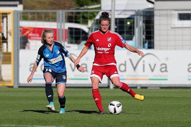 v.li.: Judith Steinert (TSG, 19), Verena Aschauer (Sand, 25), Aktion, Action, Spielszene, Fussball, Allianz Frauen-Bundesliga, TSG 1899 Hoffenheim - SC Sand, xozx