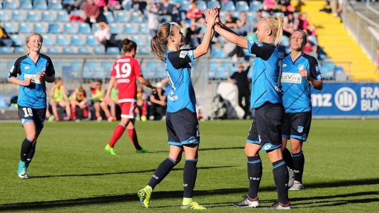 v.li.: Judith Steinert (TSG, 19), Torschützin Leonie Pankratz (TSG, 21), Stephanie Breitner (TSG, 12) und Kristin Demann (TSG, 4), jubeln über das Tor zum 1:0, Jubel, Torjubel, Torerfolg, celebrate the goal, goal, celebration, Jubel ueber das Tor, optimistisch, Action, Aktion, Fussball, Allianz Frauen-Bundesliga, TSG 1899 Hoffenheim - SC Sand, xozx