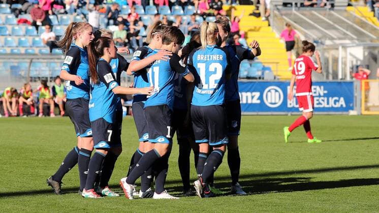 Spielerinnen der TSG 1899 Hoffenheim jubeln über das Tor zum 1:0, Jubel, Torjubel, Torerfolg, celebrate the goal, goal, celebration, Jubel ueber das Tor, optimistisch, Action, Aktion, Fussball, Allianz Frauen-Bundesliga, TSG 1899 Hoffenheim - SC Sand, xozx